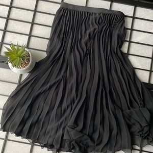 Worthington. Pleated MIidi Skirt